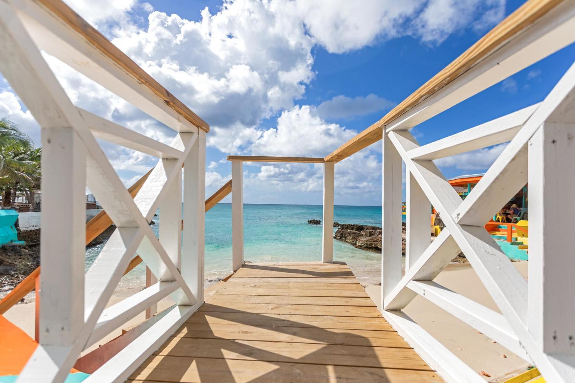 Maho Beach House - Petite Studio - Beach Access Esterno foto